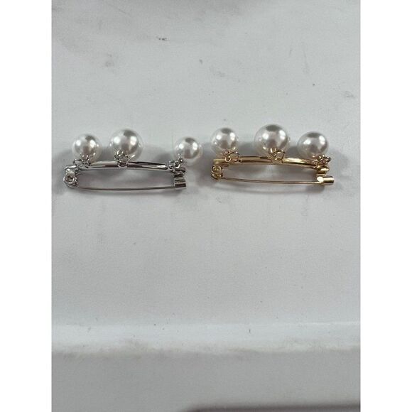 Set of 2 Gold Tone & Silver Tone Pearl Pins/Brooches. Gold & Silver. - Picture 2 of 6